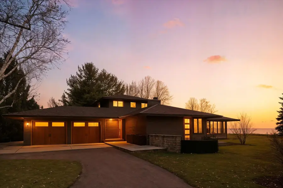 1859 Dynna Dr, Port Washington Town, WI 53024 - Image #2