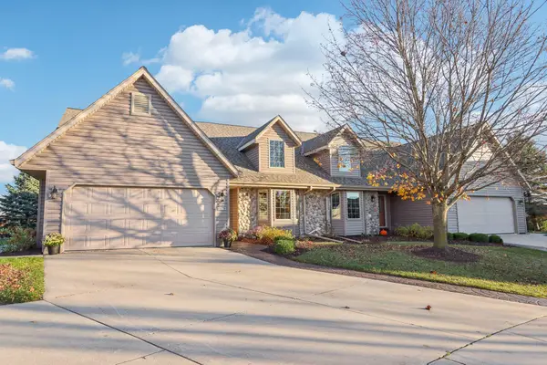 W203N16198 Pin Oak Cir, Jackson, WI 53037