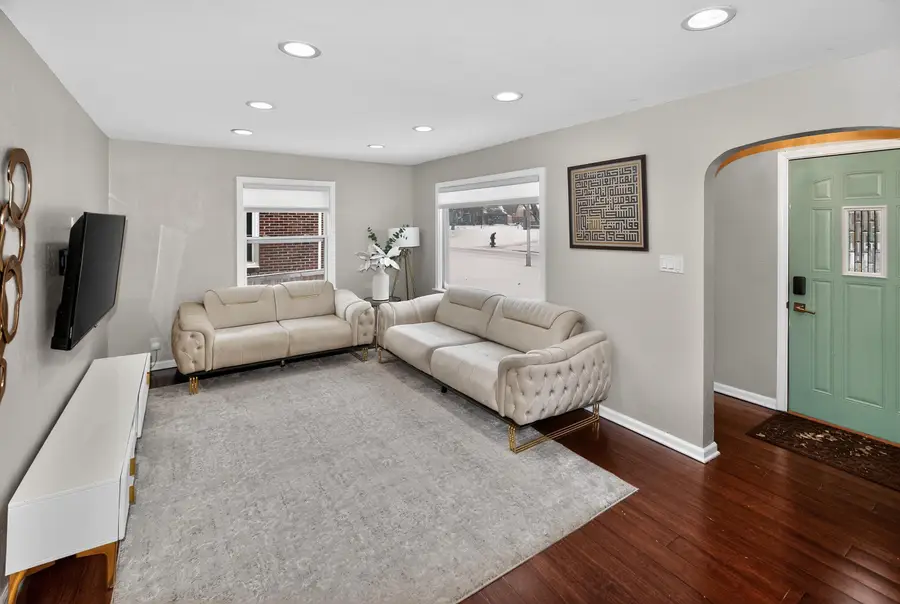 424 E Waterford Ave, Milwaukee, WI 53207 - Image #3