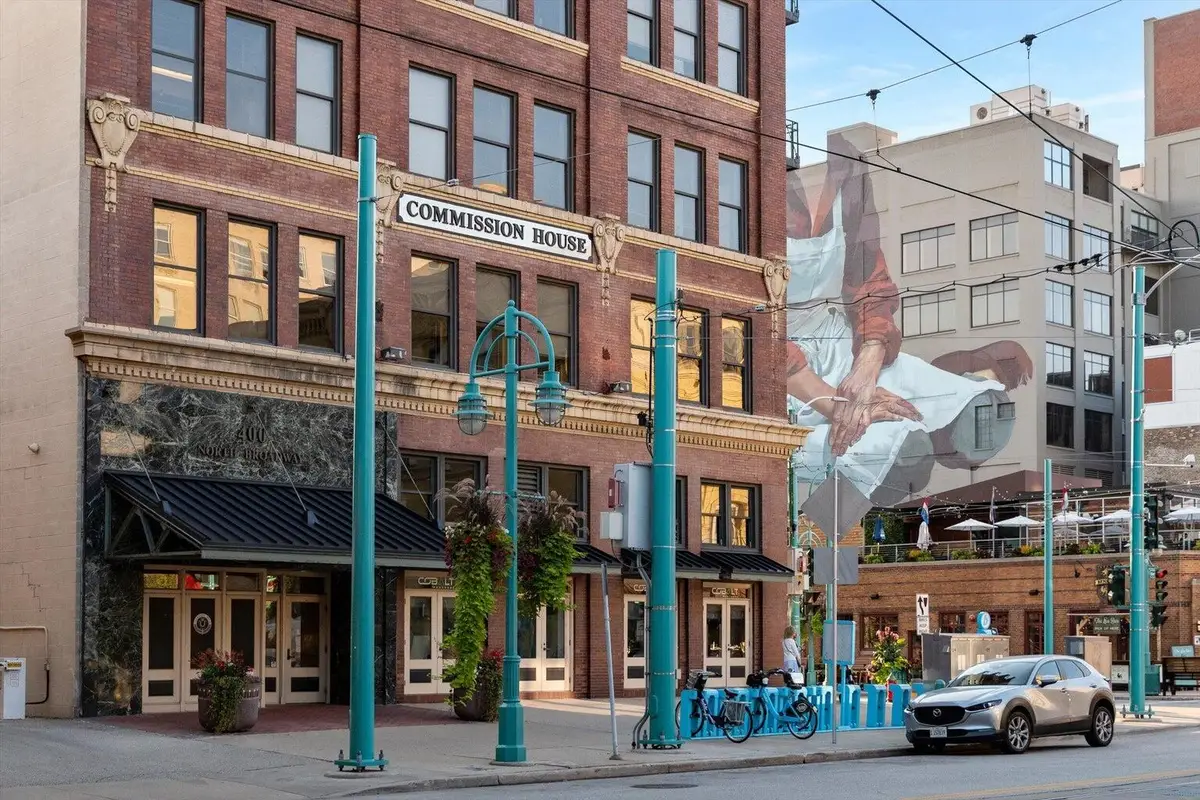 400 N Broadway, Milwaukee, WI 53202 - Image #1