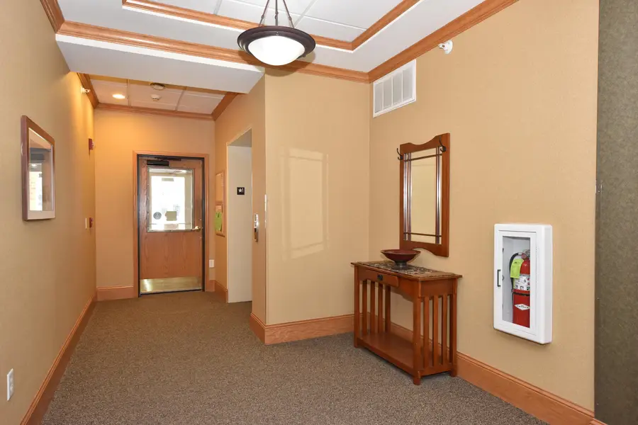 3960 S Prairie Hill Ln, Greenfield, WI 53228 - Image #2