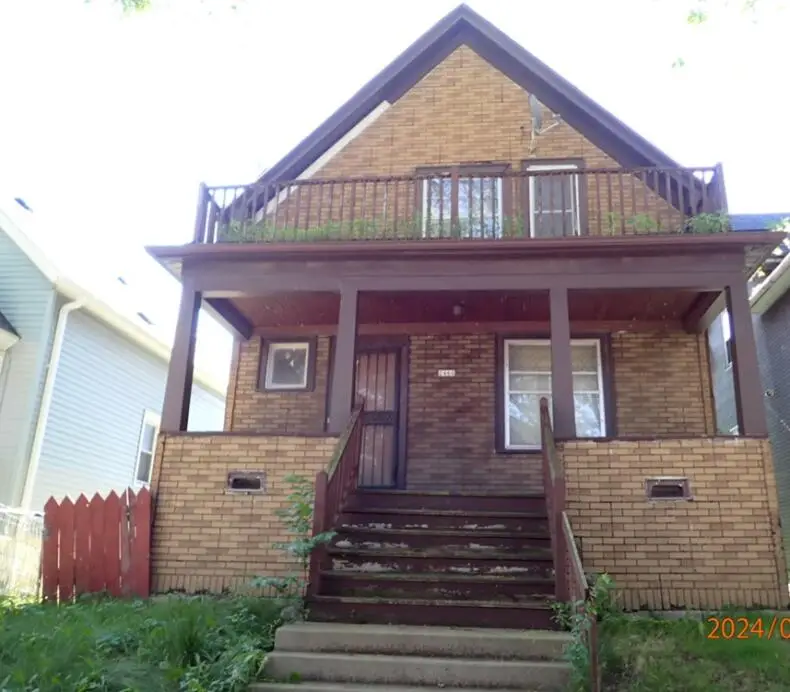 2466 N 33rd St, Milwaukee, WI 53210 - Image #1