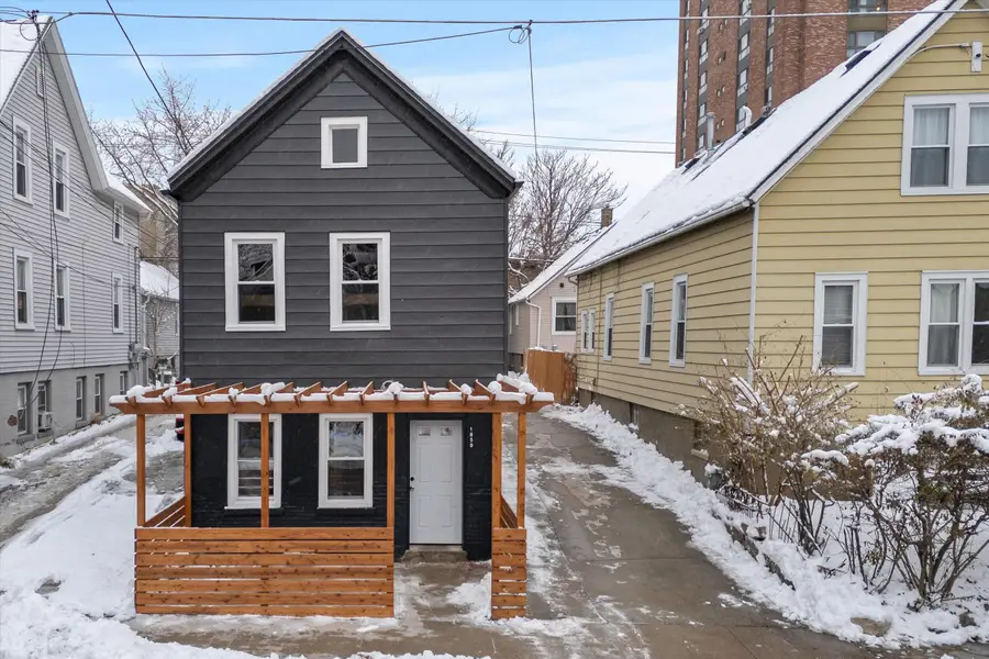 1850 N Warren Ave, Milwaukee, WI 53202 - Image #2