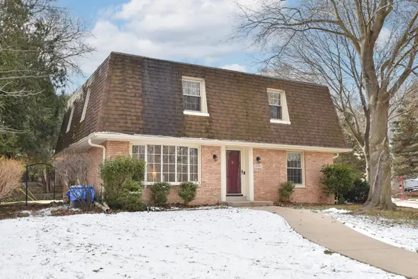 10551 W Keefe Ave, Wauwatosa, WI 53222