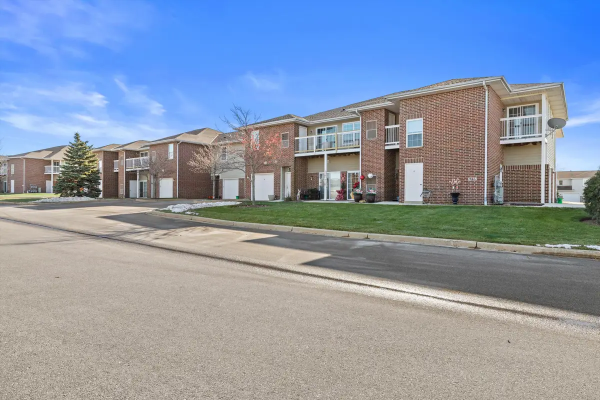 6738 102nd St, Pleasant Prairie, WI 53158 - Image #1