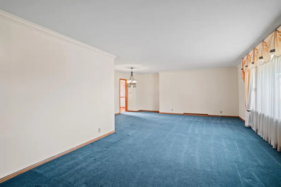 207 Old Pine Cir, Wind Point, WI 53402 - Image #2