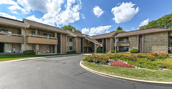 2101 W Good Hope Rd, Glendale, WI 53209