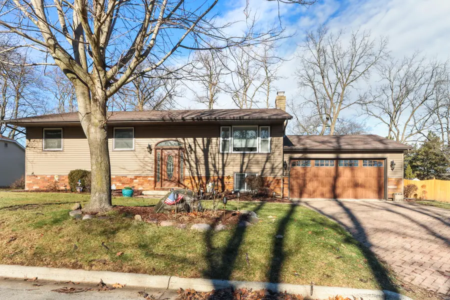 501 Sue Ann Dr, Lake Geneva, WI 53147 - Image #2