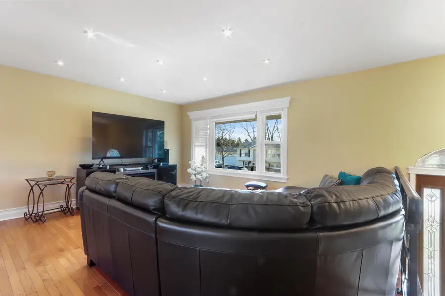 501 Sue Ann Dr, Lake Geneva, WI 53147 - Image #3