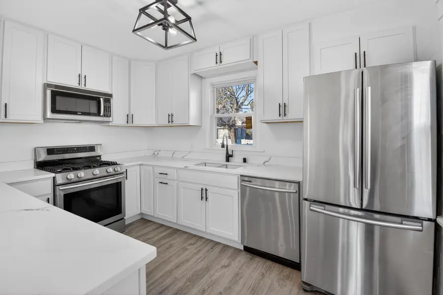 1824 Rapids Dr, Racine, WI 53404 - Image #2