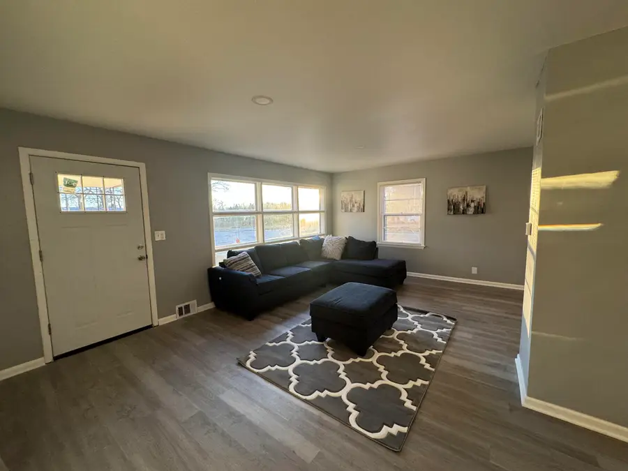 2336 W Lawn Ave, Milwaukee, WI 53209 - Image #3