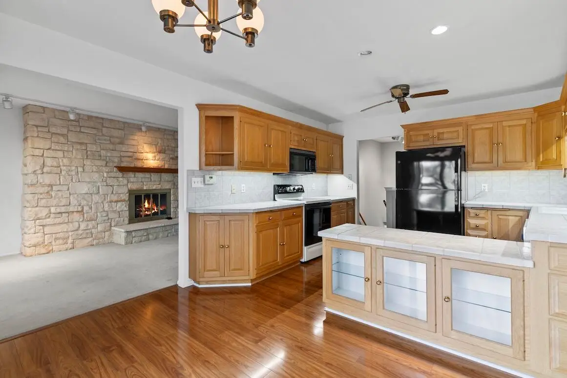 998 Lake Country Ct, Oconomowoc, WI 53066 - Image #1