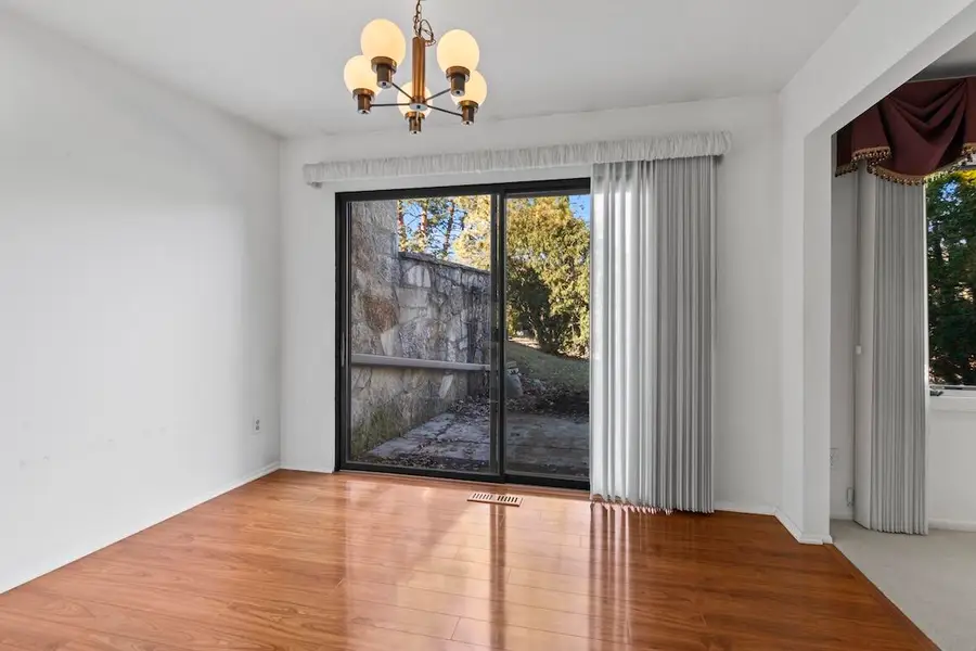 998 Lake Country Ct, Oconomowoc, WI 53066 - Image #3