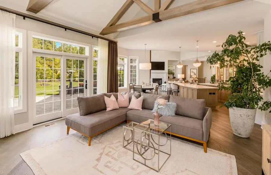 11553 N Creekside Ct, Mequon, WI 53092 - Image #3