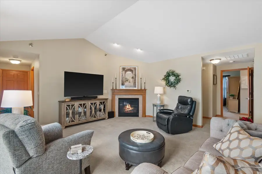 12374 W Virginia Cir, Franklin, WI 53132 - Image #2