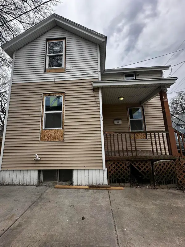 1009 Hilker Pl, Racine, WI 53403