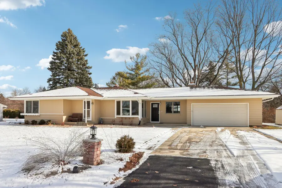 860 Anthony Ln, Brookfield, WI 53045 - Image #3
