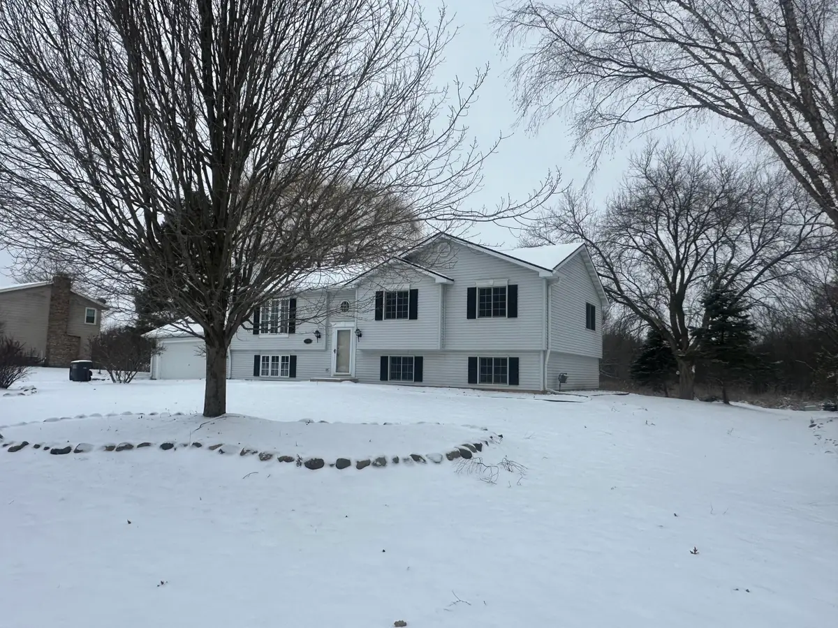 7765 S Mission Dr, Franklin, WI 53132 - Image #1
