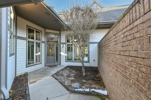 7513 W Tuckaway Pines Cir, Franklin, WI 53132