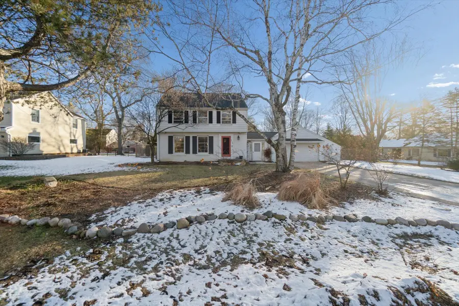 9126 N Meadowlark Ln, Bayside, WI 53217 - Image #3