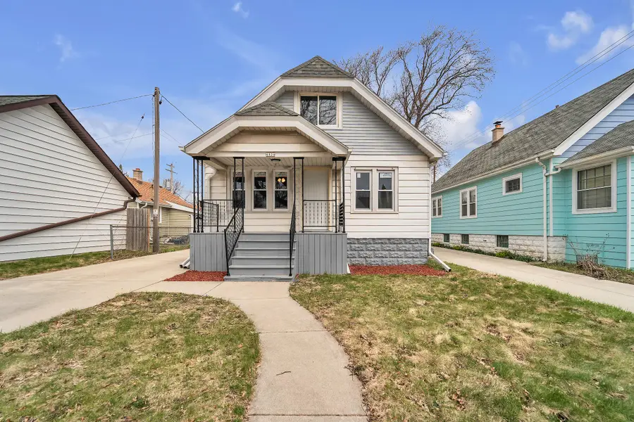 6824 W Hayes Ave, West Allis, WI 53219 - Image #2