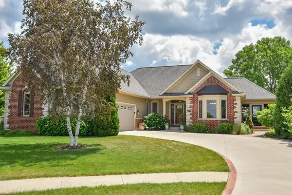 154 Water Ct, Cedar Grove, WI 53013