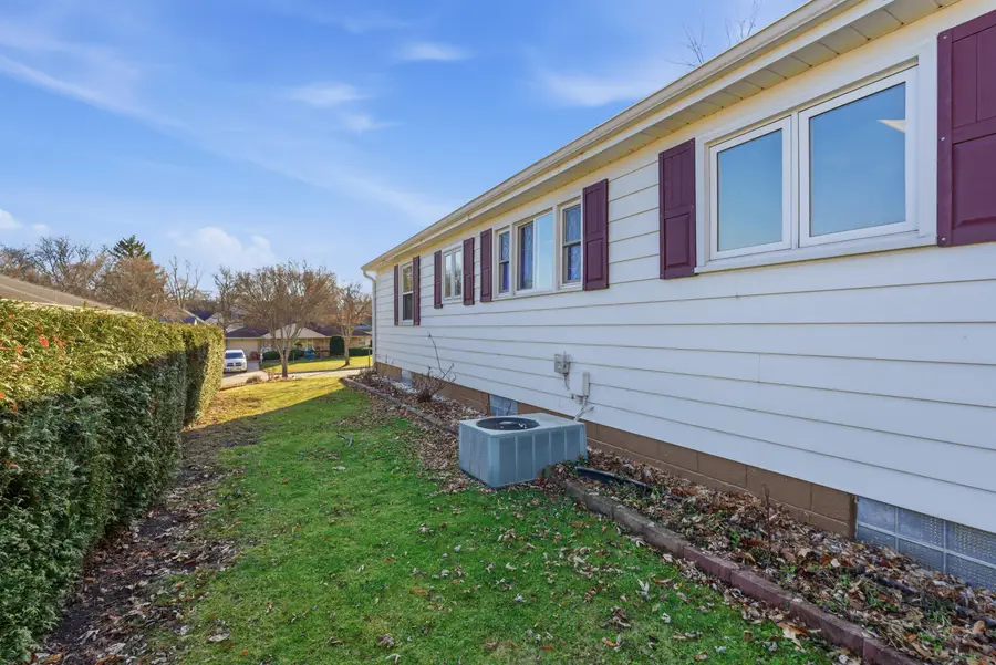 4630 W Anthony Dr, Greenfield, WI 53219 - Image #3