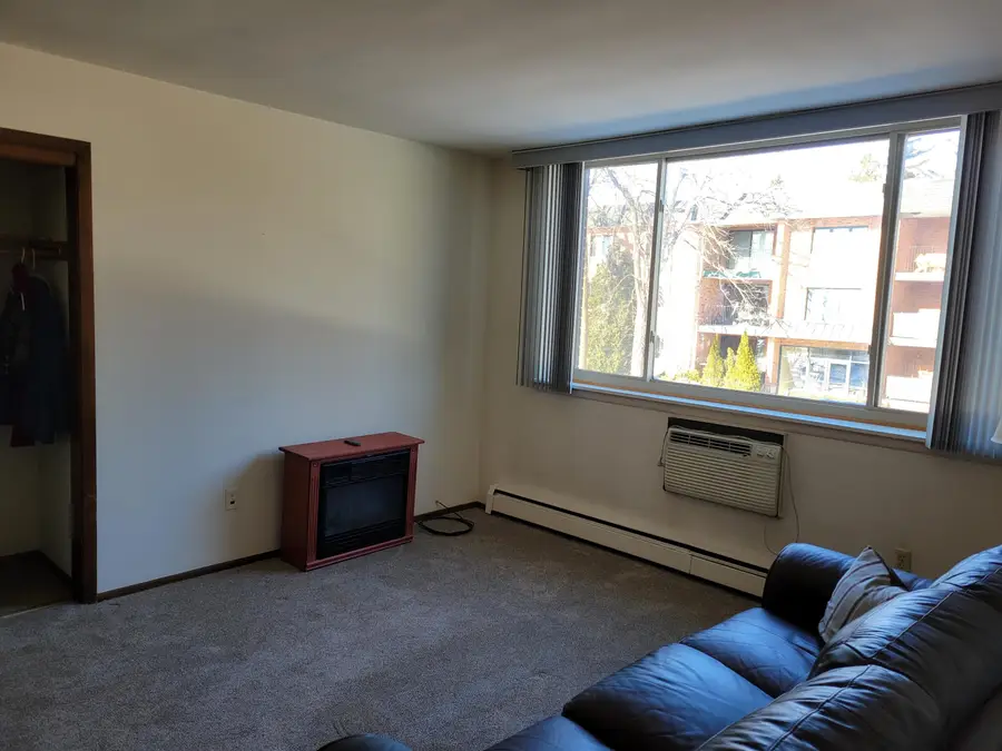 805 E Henry Clay St, Whitefish Bay, WI 53217 - Image #3