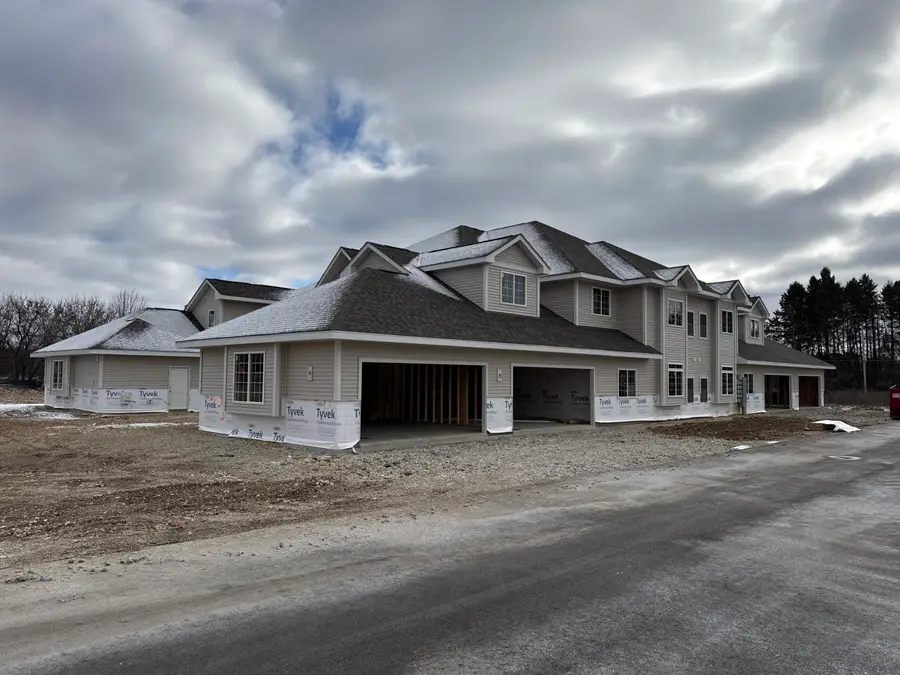 1633 Grey Fox Trl, Mukwonago, WI 53149 - Image #2