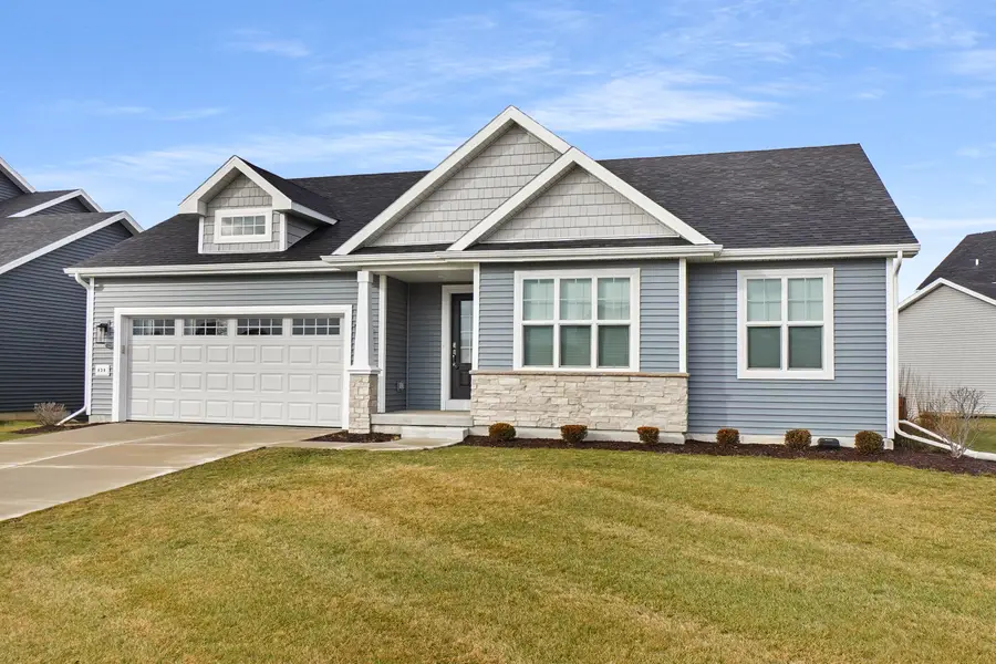 830 Burr Oak Ct, Oconomowoc, WI 53066 - Image #3