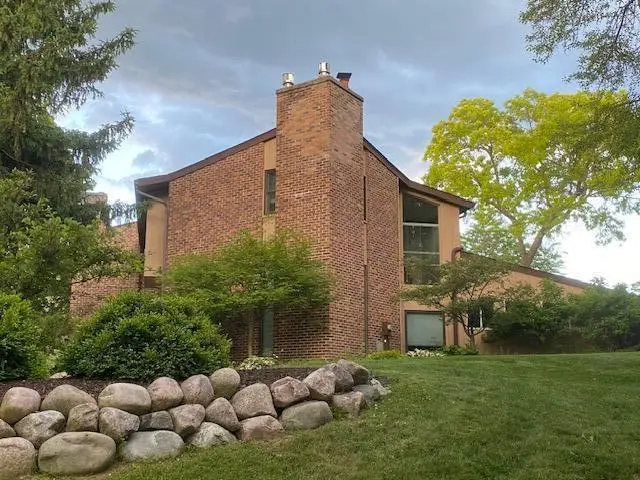 469 Country Club Dr, Lake Geneva, WI 53147 - Image #2