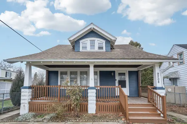 9208 W Swan Cir, Milwaukee, WI 53225