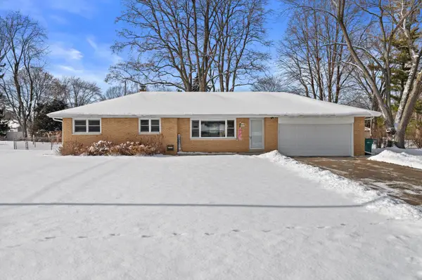 W152N5519 Beaver Dr, Menomonee Falls, WI 53051