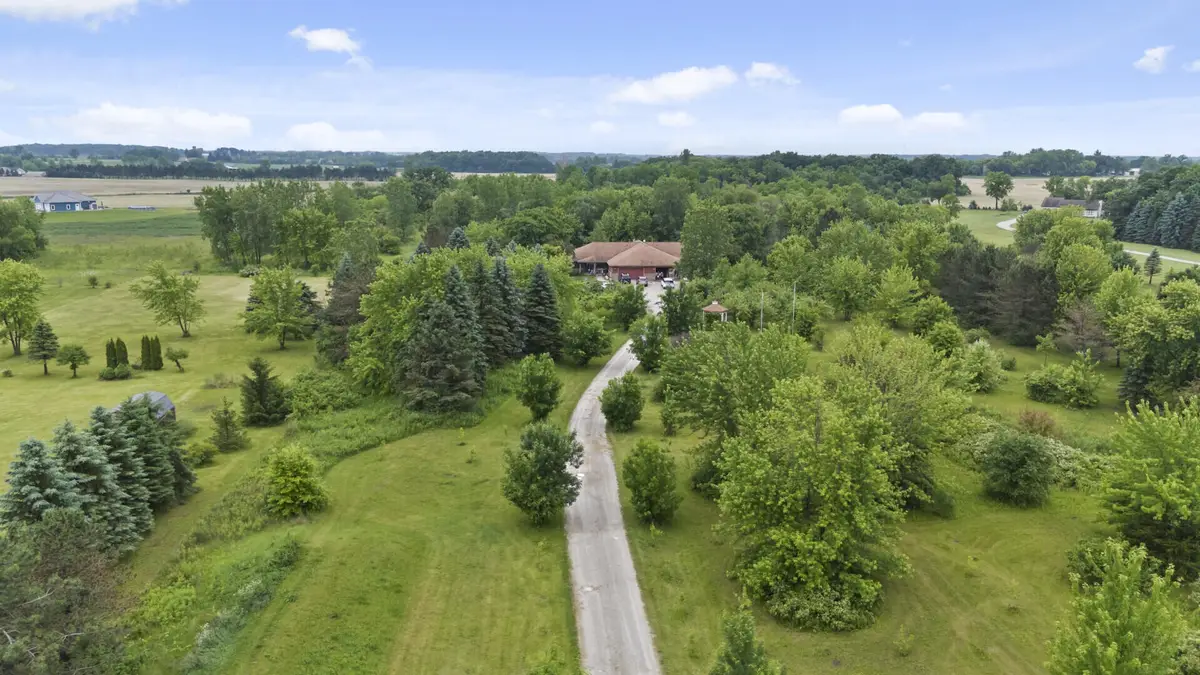 21337 N Cape St, Union Grove, WI 53182 - Image #1