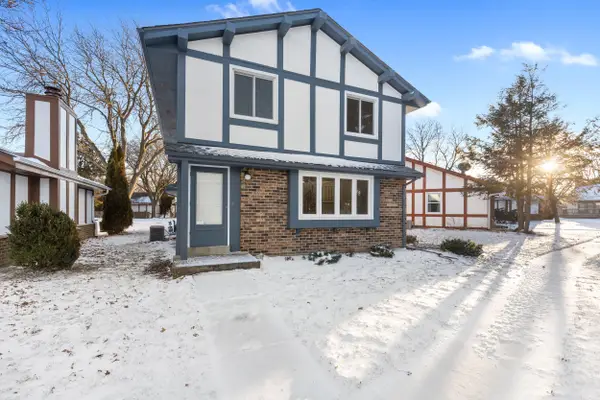 5325 Somerset Ln S, Greenfield, WI 53221