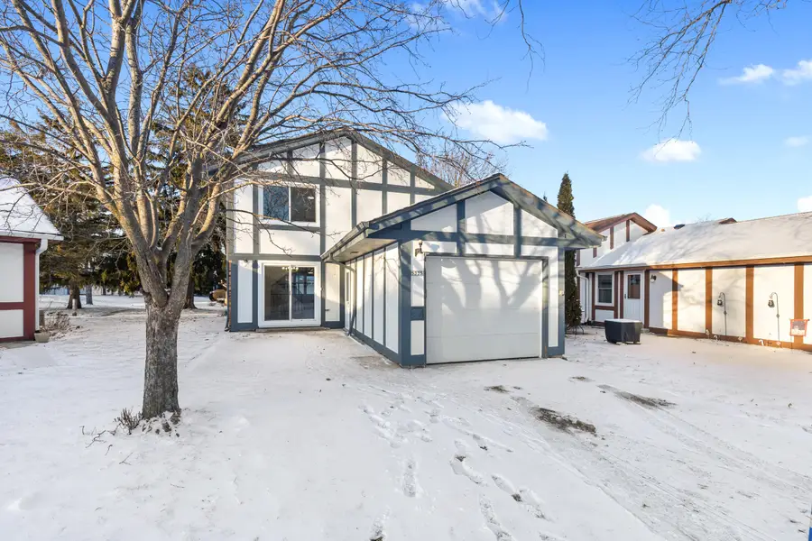 5325 Somerset Ln S, Greenfield, WI 53221 - Image #3