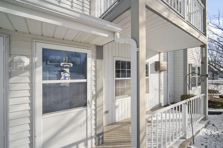 183 Minz Park Cir, West Bend, WI 53095 - Image #2