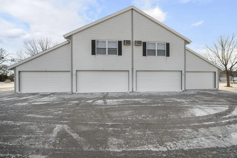 183 Minz Park Cir, West Bend, WI 53095 - Image #3