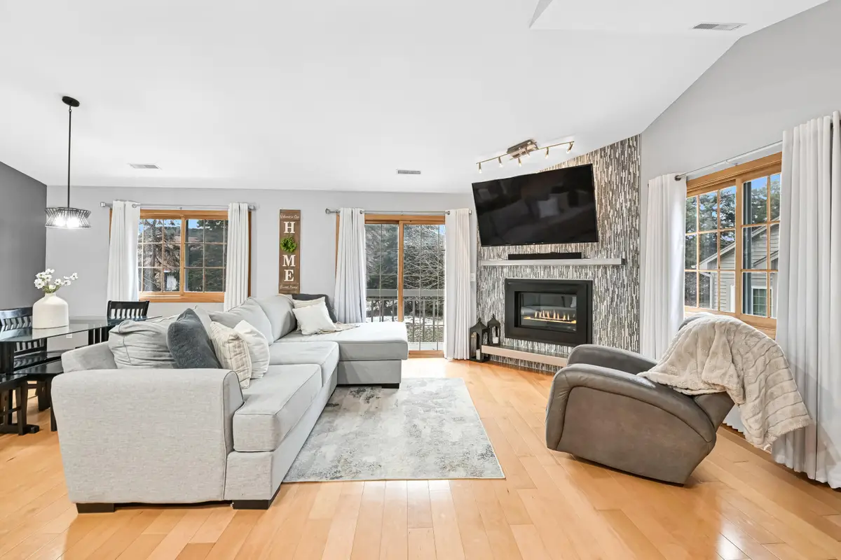 18500 Brookfield Lake Dr, Brookfield, WI 53045 - #1