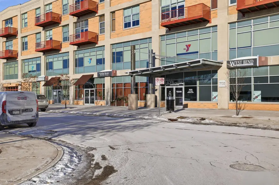 705 Village Green Way, West Bend, WI 53090 - Image #3