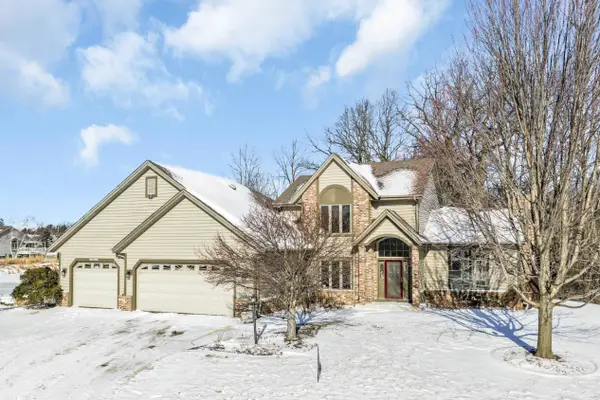 N65W15278 Blue Heron Dr, Menomonee Falls, WI 53051