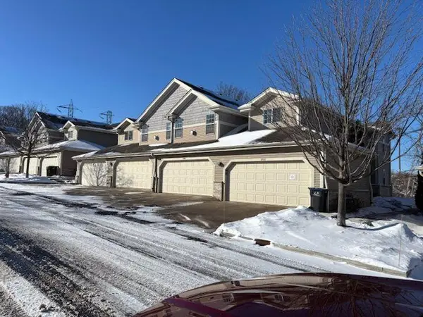 2712 Hidden Dr, Saint Francis, WI 53235