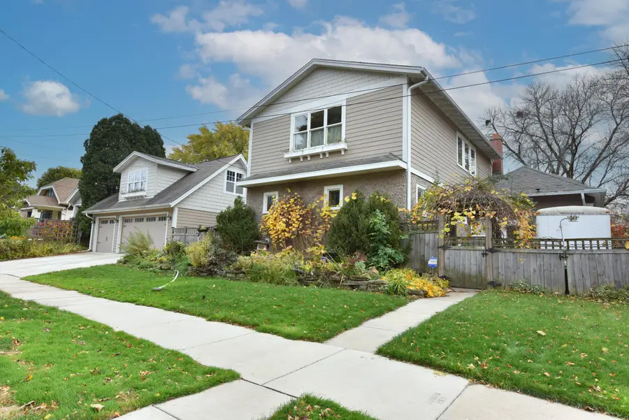 2176 N 73rd St, Wauwatosa, WI 53213 - Image #3