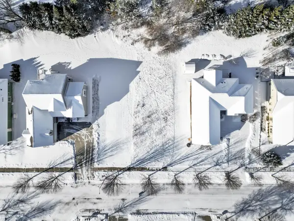 1503 Red Oak Dr, Hartford, WI 53027