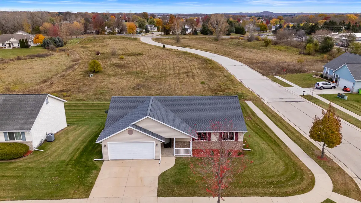 836 Tower Dr, Hartford, WI 53027 - Image #1