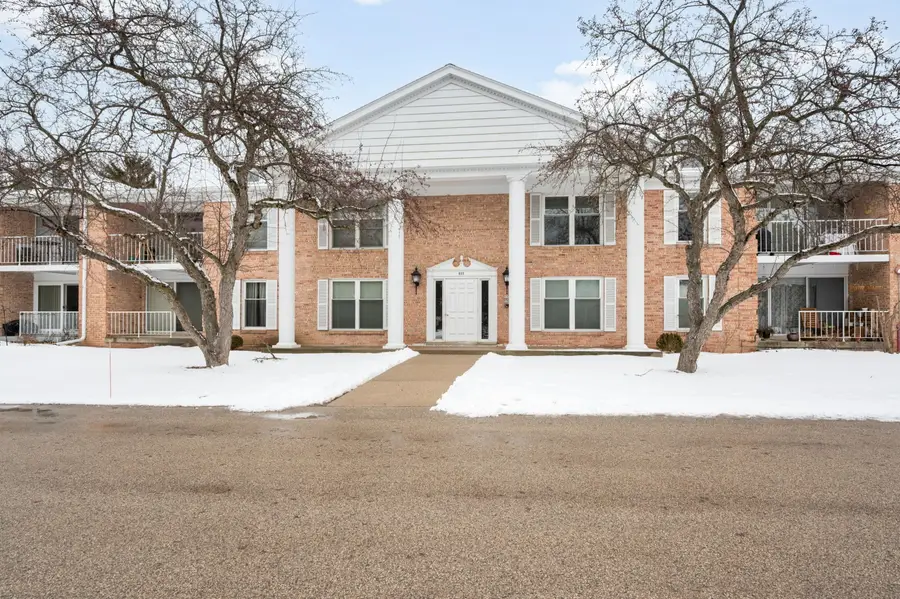 937 W Heritage Ct, Mequon, WI 53092 - #2