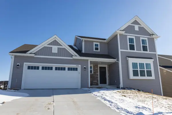 1684 Misty Ridge Ln, Port Washington, WI 53024