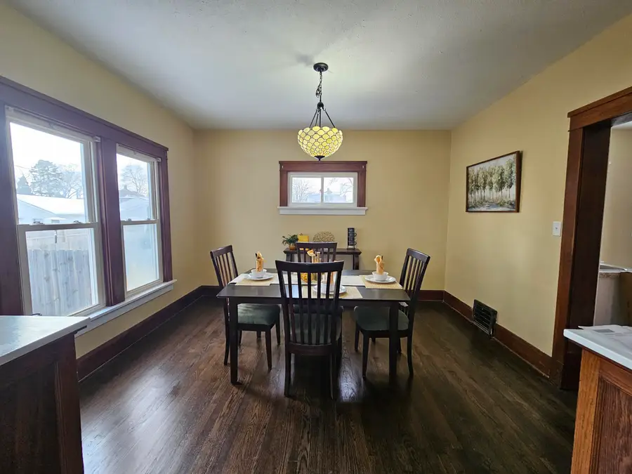 1324 Hayes Ave, Racine, WI 53405 - Image #3