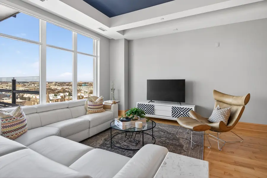 1313 N Franklin Pl, Milwaukee, WI 53202 - Image #2