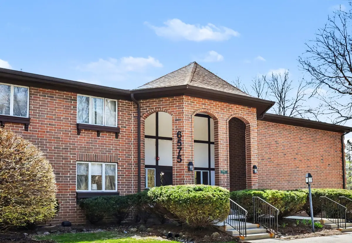 6575 N Green Bay Ave, Glendale, WI 53209 - Image #1